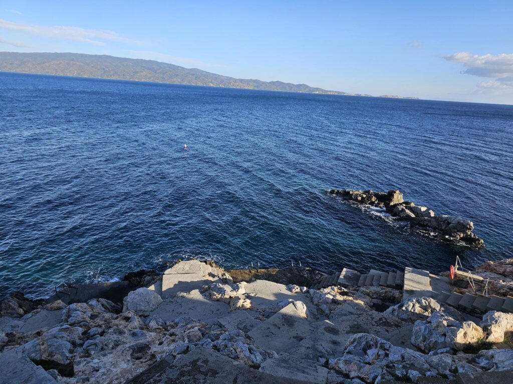 kirki hydra spilia beach